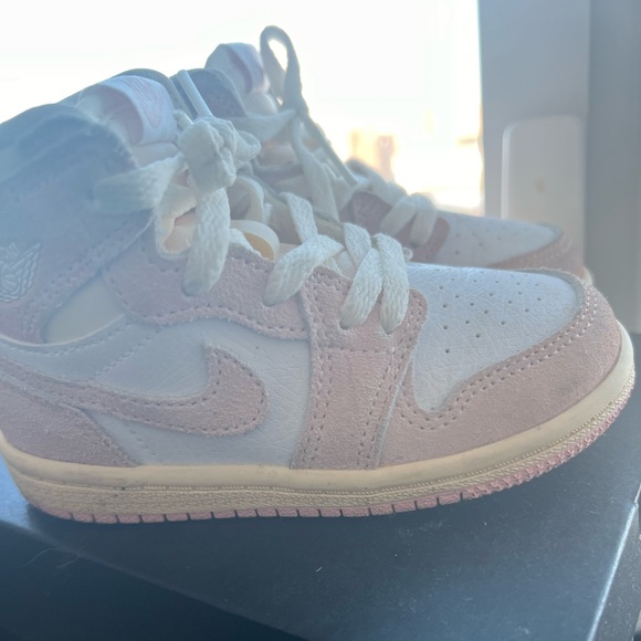 Pink 1s - Picture 4 of 4